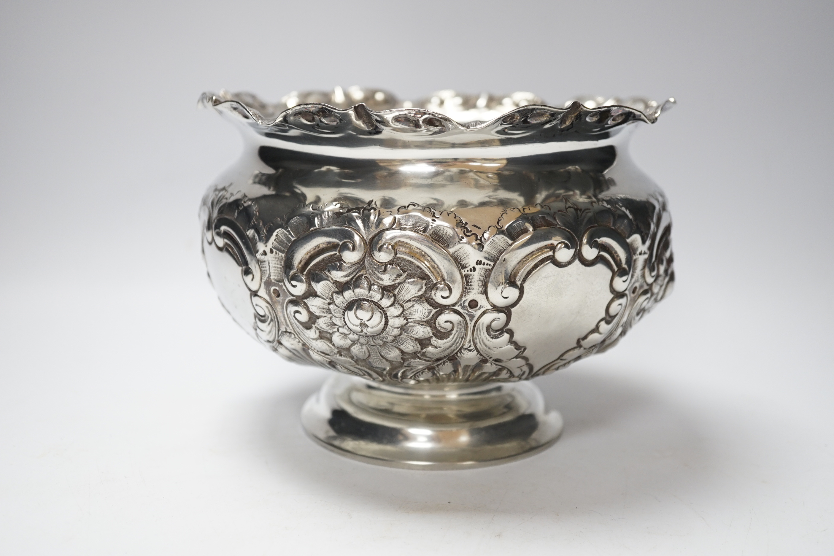 A pair of late 19th/early 20th century pierced plated oval dishes and plated jardiniere, dishes 25cm long